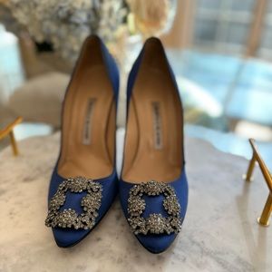 Manolo Blahnik Hangisi heels